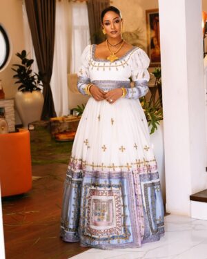 Amleset Muchie Instagram - በመላው ዓለም ለምትገኙ ኢትዮጵያውያን ወገኖች በሙሉ እንኳን ለ2017 የዘመን መለወጫ በዓል አደረሳችሁ።
@nitsuartss
@fetil_picture