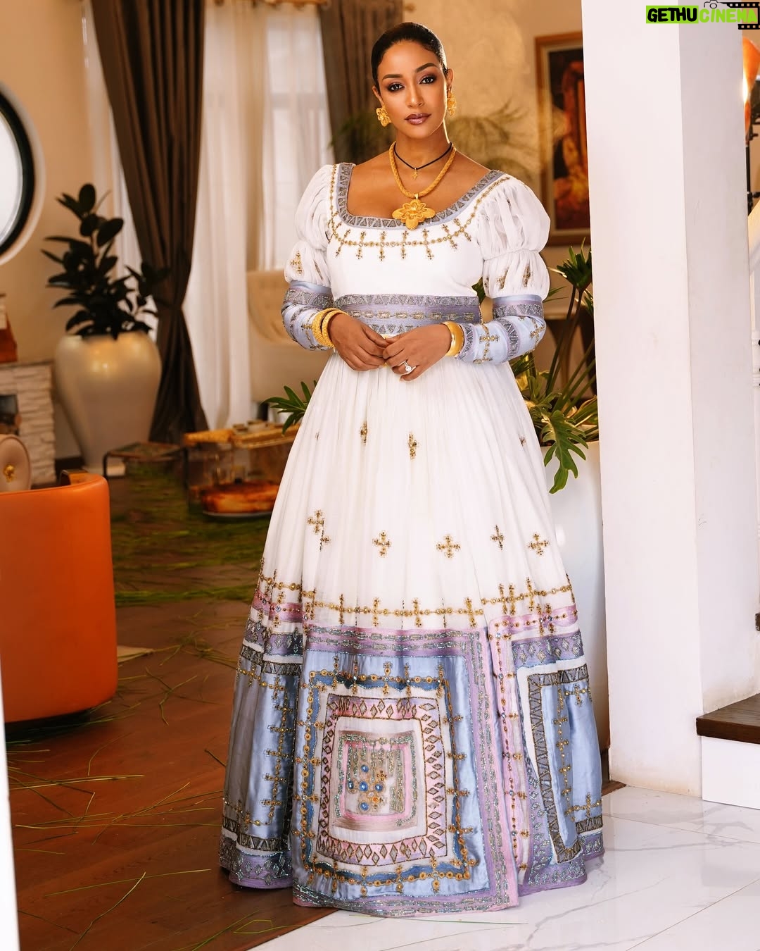Amleset Muchie - 14.7K Likes - በመላው ዓለም ለምትገኙ ኢትዮጵያውያን ወገኖች በሙሉ እንኳን ለ2017 የዘመን መለወጫ በዓል አደረሳችሁ። 
@nitsuartss 
@fetil_picture