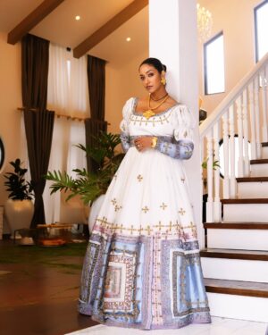 Amleset Muchie Instagram - በመላው ዓለም ለምትገኙ ኢትዮጵያውያን ወገኖች በሙሉ እንኳን ለ2017 የዘመን መለወጫ በዓል አደረሳችሁ።
@nitsuartss
@fetil_picture