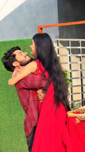 Ammye Singh Instagram - Mujhe hug kro🥺❤️#ammye1921 #reels #viral #song #explore #trending