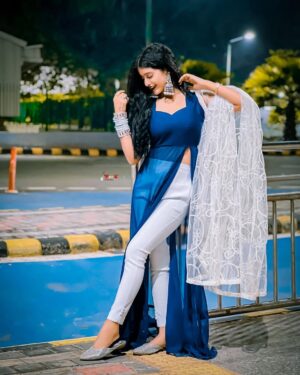 Ammye Singh Instagram - Ek nazar tujhe dekhne se saari duniya haseen lagti hai..💙🖇️