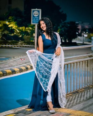 Ammye Singh Instagram - Ek nazar tujhe dekhne se saari duniya haseen lagti hai..💙🖇️