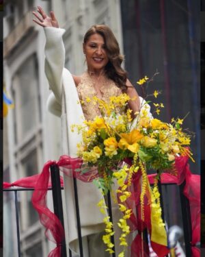 Amparo Grisales Instagram - Un Honor representar a mi linda Colombia en el tradicional desfile de LA HISPANIDAD..!🇨🇴💕💕🙏🙏
GRACIAS A LA FUNDACIÓN COLOMBIAN AMERICAN GOODWILL ASSOCIATION …. A SU PRESIDENTA NAYI GUARDIOLA @colomamerigwa
…y a todo su Team por la invitación y por todos los mimos !!!
GRACIAS @mariangelicaguerral por tu Arte y por este hermoso Diseño que lucí en el desfile el cual me hiciste con tanto amor!!!
Gracias Zoraida Noriega por tu amistad y tu cariño de toda la vida!! @zoraidanoriegac
Gracias a mi gente Colombiana y a toda la Comunidad Hispana por su cariño y su buena Vibra!!
Bendiciones!!!
Besos….y todo mi amor..!!
@miredvista toda la información sobre el DESFILE DEL DÍA DE LA HISPANIDAD
🇨🇴🇨🇴❤️❤️⭐️⭐️⭐️⭐️🎼🎼🎼
GRACIAS INFINITAS
#ALEXIRIZARRY
@jorgeantonioonated #javiermatasreyvallenato
Andes Sayeht _Alcalde de paterson
Javier Fernández _director ejecutivo de la ciudad de Patetson
Congresista Bill Pascrell
Cristina Fernández embajadora comunitaria
Ricky Peñaloza
Jorge Antonio Oñateg
Javier Matas music rey Vallenato
Comparsa Afrocaribe
Milena Tapia tv Corografa y bailarina
Gloria Mejía doctora pediátrica ayuda a los más necesitados
Dr.Juan Carlos Torres