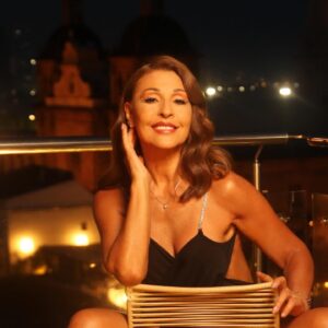 Amparo Grisales Instagram - La Magia ocurre cuando te das el permiso de escuchar tu corazón …!!
Seres de Luz siempre están a tu lado…. hablándote… mostrándote el camino…enviándote mensajes que debes descifrar…!
La Luz de Dios me envuelve.. me protege ..y mantiene libre mi Templo aquí de toda discordia enviada a mi …!!!🙏🙏
Los abrazo con el corazón y los envuelvo en el Poder del Amor Divino!!
💕💕💕💋💋🙏🙏⭐️⭐️⭐️⭐️