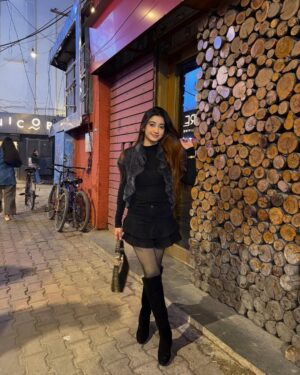 Amrita Khanal Instagram - Every chapter teaches something. 2024, thank you for the lessons. 2025, I’m ready for you✨
#amritakhanal #amritafam #loveyouall #instagram