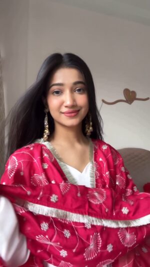 Amrita Khanal Instagram - Sun le Zara 💖✨
Outfit: @tanhai.in
#amritakhanal #amritafam #feelitreelit #reelkarofeelkaro #foryou #explore #instagram #reels #instagramreels #transition #loveyouall