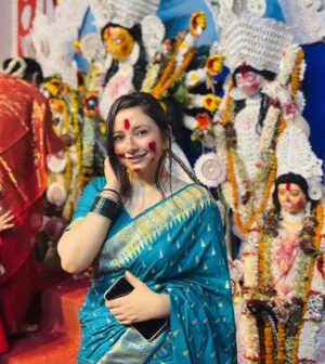 Amrita Mishra Instagram - Subho Bijaya Dashami š