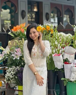 Amrita Mishra Instagram - Tumhe kaisi lagti hu ?
#kammoji #trending #fy #fyp
