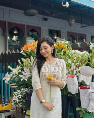 Amrita Mishra Instagram - Tumhe kaisi lagti hu ?
#kammoji #trending #fy #fyp