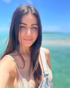Actress Amy HD Photos and Wallpapers December 2024