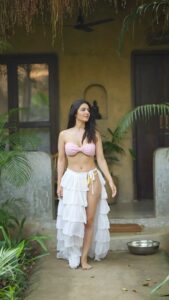 Actress Amy HD Photos and Wallpapers February 2025