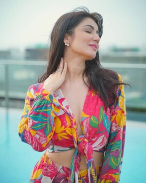 Amy Instagram - Every second is an opportunity to start again.

NB: OGs will know where this is from and the music. 
📸 @dopyuvraj