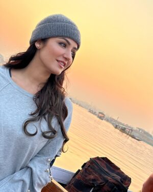 Amy Instagram - I’m actually blown away by Kashmir. The beauty of this place is something else. It is such a picturesque region located in the northern part of the Indian subcontinent, known for its stunning natural beauty. But, I had no idea HOW beautiful. It’s like I have stepped into Russia. From snow-capped mountains, lush valleys, and serene lakes.
Shooting for a new music video ❣️