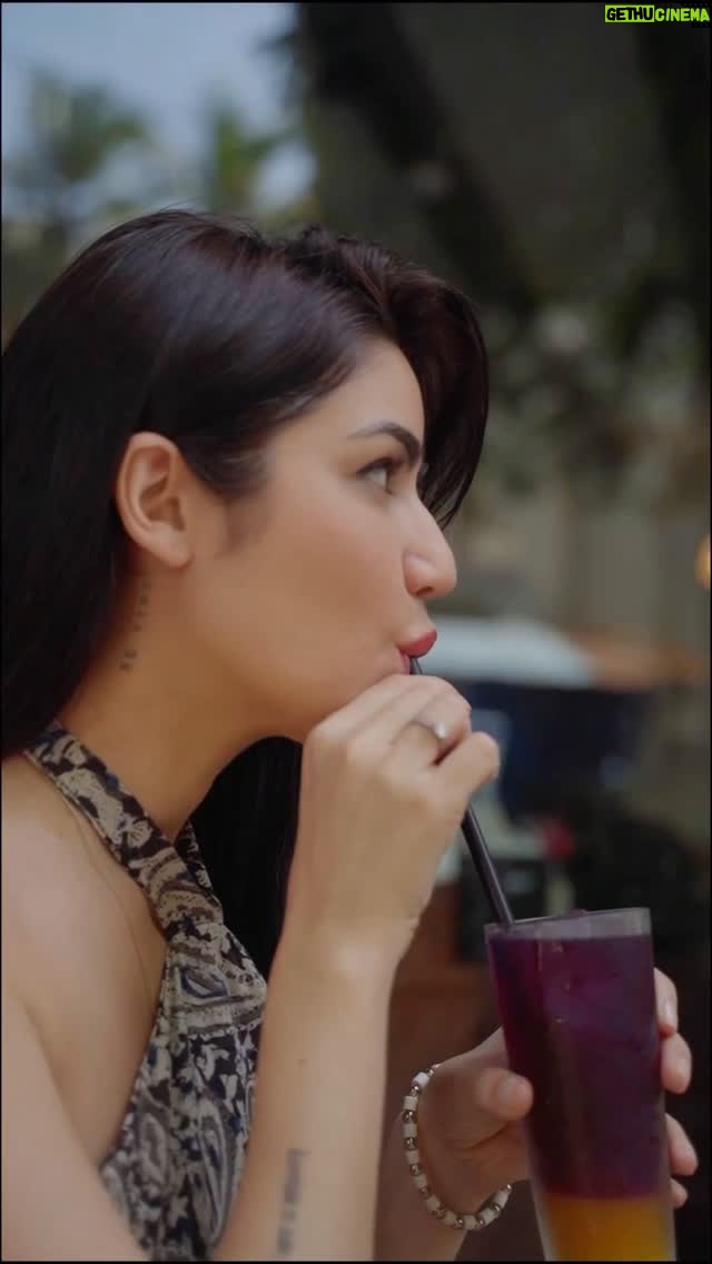 Amy - 47.1K Likes - This is your gentle nudge: step out of routine, sip something new, and let a café you haven’t tried yet surprise you this weekend! 

Location: @pause.mumbai