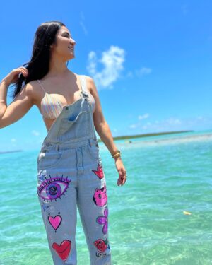 Amy Instagram - Last few days in Mauritius 🇲🇺 for the first time. Only 6 hours from Mumbai! Absolutely amazing ❣️