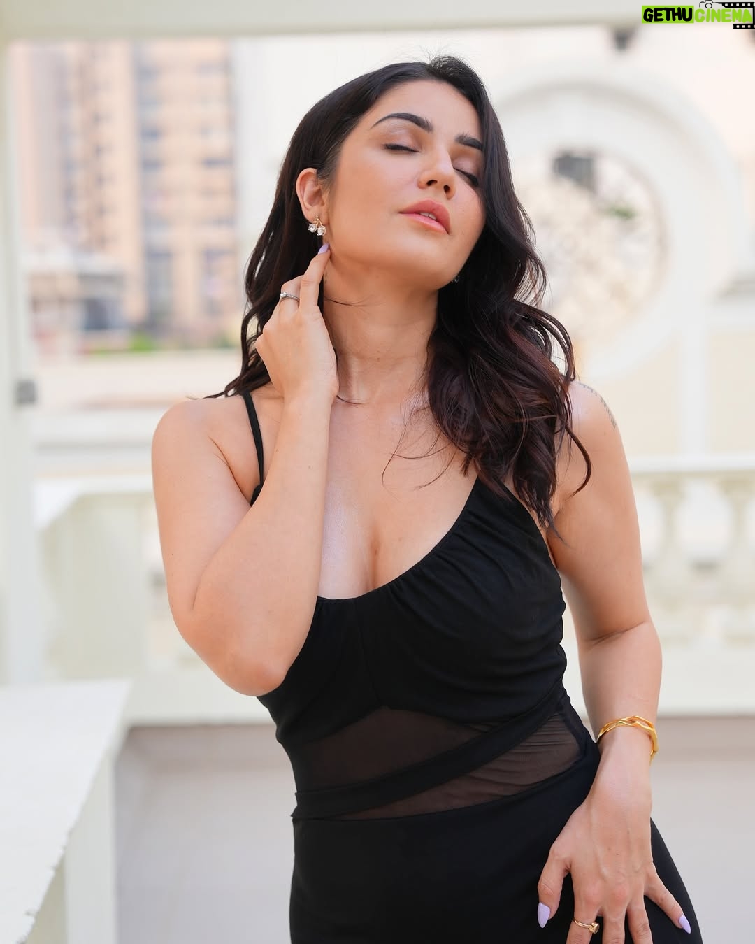 Amy - 61.7K Likes - ♠️