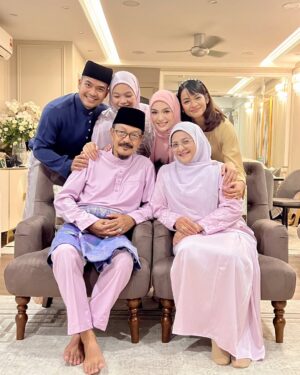 Amyra Rosli Instagram - Raya mana?
Pagi kampung suami, tghari kampung saya. 🥰
#Amyramar #Syawal2025