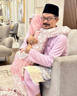 Amyra Rosli Instagram - Raya mana?
Pagi kampung suami, tghari kampung saya. 🥰
#Amyramar #Syawal2025