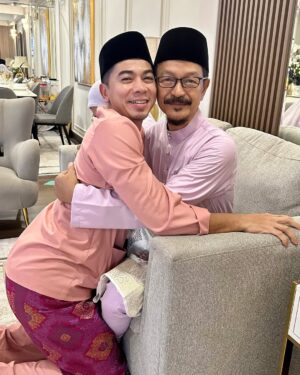 Amyra Rosli Instagram - Raya mana?
Pagi kampung suami, tghari kampung saya. 🥰
#Amyramar #Syawal2025