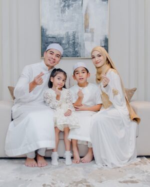 Amyra Rosli Instagram - #BismillahiMasyaAllah
Miss you more @amarbaharin 🤍