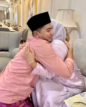 Amyra Rosli Instagram - Raya mana?
Pagi kampung suami, tghari kampung saya. 🥰
#Amyramar #Syawal2025