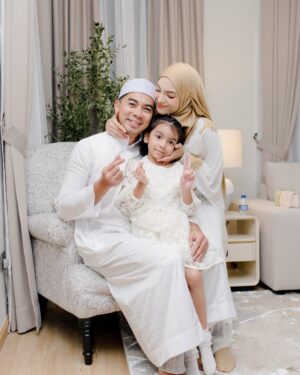 Amyra Rosli Instagram - #BismillahiMasyaAllah
Miss you more @amarbaharin 🤍