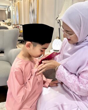 Amyra Rosli Instagram - Raya mana?
Pagi kampung suami, tghari kampung saya. 🥰
#Amyramar #Syawal2025