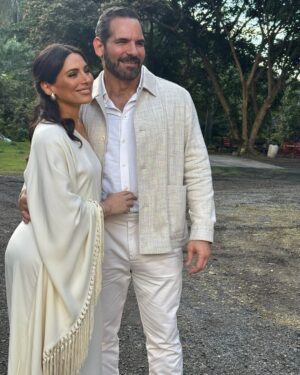 Ana Brenda Contreras Instagram - Su felicidad es nuestra felicidad !
Que bonito acompañarlos hoy
twinky te veías hermosa @valmarin_r
Te adoro con todo mi corazón @juliangil 🤍 muy orgullosa de ti !
🤤me como a @batmanyfuligil
Y mi @zaca75 ❤️
#losgilmarin