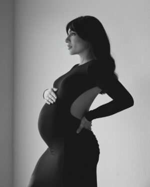 Ana Brenda Contreras Instagram - Bumpin and lovin’ every minute 🫶🏼
@luisdelaluz
@ltorresbeauty
@luisalejandrobeauty
@geodecoss
@bumpsuit
@helsastudio
