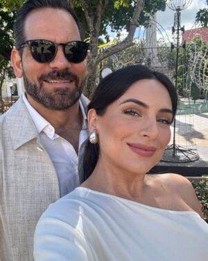 Ana Brenda Contreras Instagram - Su felicidad es nuestra felicidad !
Que bonito acompañarlos hoy
twinky te veías hermosa @valmarin_r
Te adoro con todo mi corazón @juliangil 🤍 muy orgullosa de ti !
🤤me como a @batmanyfuligil
Y mi @zaca75 ❤️
#losgilmarin