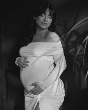 Ana Brenda Contreras Instagram - Bumpin and lovin’ every minute 🫶🏼
@luisdelaluz
@ltorresbeauty
@luisalejandrobeauty
@geodecoss
@bumpsuit
@helsastudio