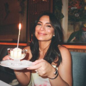 Ana Brenda Contreras Instagram - Bday girl 🎄❤️ 🎂
The best is yet to come 🐣🤍
Gracias por todo el amor que me hicieron sentir hoy , muy consentida y muy agradecida 🙏🏼