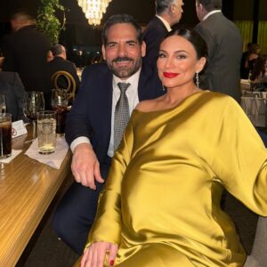 Ana Brenda Contreras Instagram - Igual uno se siente cruda 24/7 así que a disfrutar 🤣
Última salida de mamá ✨🫶🏼
Being pregnant is feeling hangover 24/7 anyway so let’s make the most of it 🤣 last one before 🐣
Boda con el baby daddy 🥰
Besitos , A✨