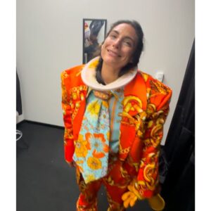 Ana Brenda Contreras Instagram - Hoy me despido de unos de los personajes más cortitos y hermosos de mi vida
Mi tóxica poderosisima Ranastacia 🐸💚
Mi ranita tan especial , empezando el proyecto me enteré estaba esperando mi renacuajit@ 💕 🩵🤰🏼 y con miedo y después mucha FE 🙌🏼 solté y terminé disfrutando el proceso .
Los tiempos De Dios son perfectos ❣️
Los adoro #quiéneslamáscara
Que experiencia tan divertida ! Me abrazaron el corazón !
Me cortaron todo mi speech @juanpazurita pero tus palabras me llegaron al corazón, te quiero te admiro y siempre cuentas conmigo bbcillo.
Que felicidad haber compartido @carlosrivera @omarchaparro @anahi @marthahigareda ❤️❤️❤️ los admiro montones !
Miguel Angel Fox eres lo máximo!! Gracias por regalarme esta experiencia . Es un gran reto como artista crear un personaje , improvisar bailar cantar y no desmayarse en el proceso 😂
Después de 6 años volví a Televisa y me abrazaron en todos los sentidos 🙌🏼
Gracias a todos ustedes por sus ocurrencias su apoyo y amor incondicional como siempre son mi trofeo más grande 💕🩷
Adiós ranita de mi corazón !
Los ❤️
rANAbrenda 🐸💫 su amiga más personal 💅
Se imaginaban que era yo ?