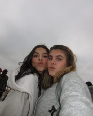 Ana Tena Instagram - 21 años de puras risas y felicidad!!!
por muchisisisimos más viajes juntas te amo bf 💘🥳🥰