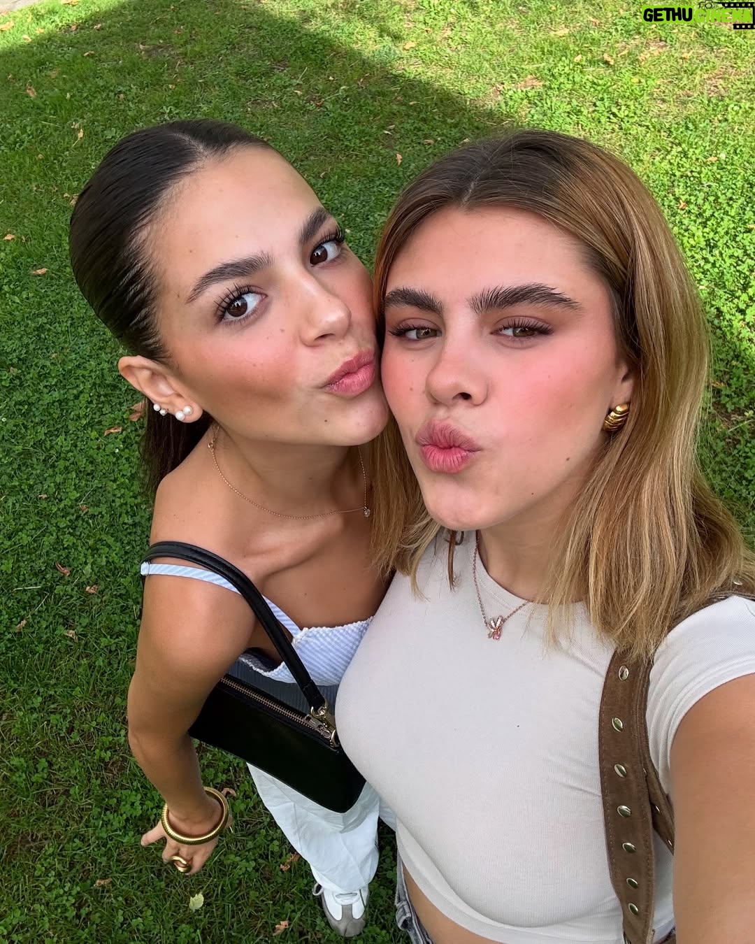 Ana Tena - 3 Likes - 21 años de puras risas y felicidad!!! 

por muchisisisimos más viajes juntas te amo bf 💘🥳🥰
