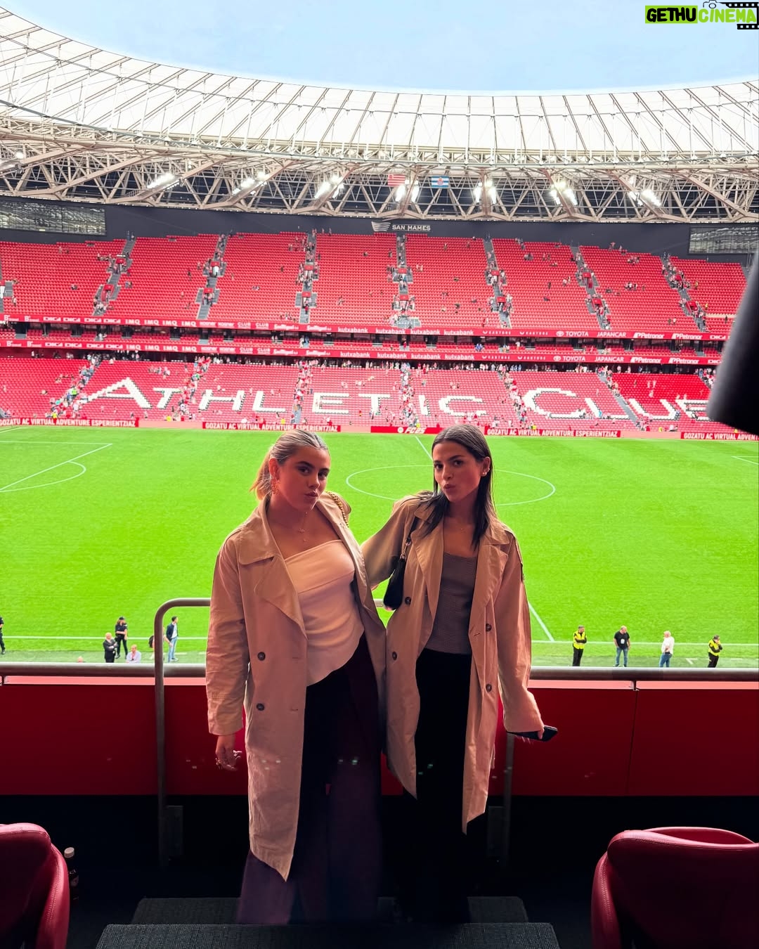 Ana Tena - 3 Likes - 21 años de puras risas y felicidad!!! 

por muchisisisimos más viajes juntas te amo bf 💘🥳🥰