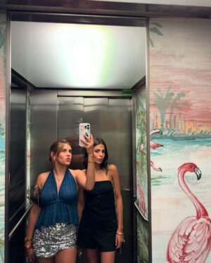 Ana Tena Instagram - 21 años de puras risas y felicidad!!!
por muchisisisimos más viajes juntas te amo bf 💘🥳🥰