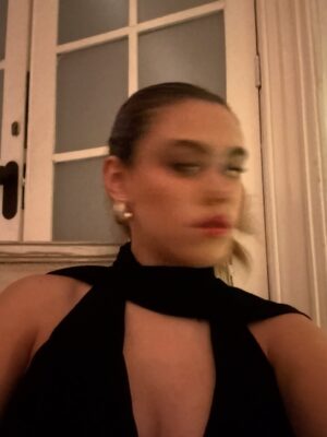 Ana Tena Instagram - ♥️✨🤌🏻 @valentino.beauty
#AnatomyOfDreamsPerfumes
