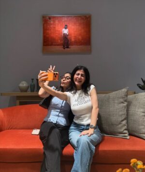 Anahita Karanjia Instagram - #collab orange is certainly the new black @apple
the iPhone 17 series will begin sale in India from tomorrow 🥳 and yeah it’s worth the hype