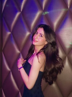 Anahita Karanjia Instagram - twenty-something 🤭