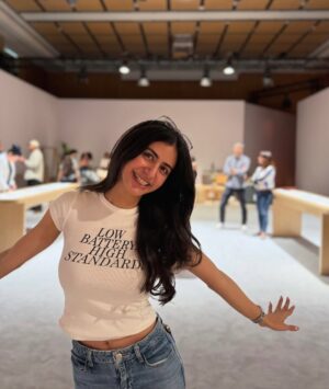 Anahita Karanjia Instagram - #collab orange is certainly the new black @apple
the iPhone 17 series will begin sale in India from tomorrow 🥳 and yeah it’s worth the hype