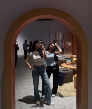 Anahita Karanjia Instagram - #collab orange is certainly the new black @apple
the iPhone 17 series will begin sale in India from tomorrow 🥳 and yeah it’s worth the hype