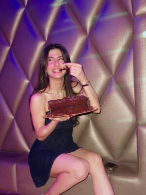 Anahita Karanjia Instagram - twenty-something 🤭
