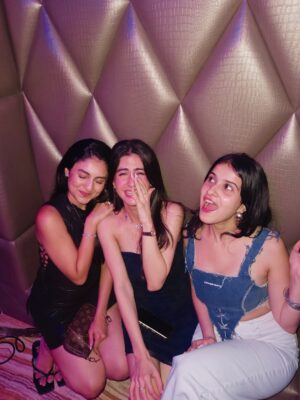 Anahita Karanjia Instagram - twenty-something 🤭