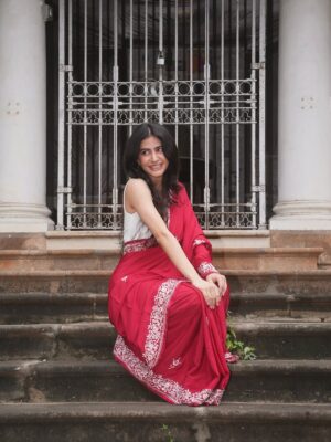Anahita Karanjia Instagram - gallivanting through the colony in my mum’s gara on Navroze morning - this was my fav shoot ever. Happy Parsi New Year ❤️
📷: @anmoltawde