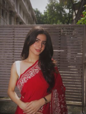 Anahita Karanjia Instagram - gallivanting through the colony in my mum’s gara on Navroze morning - this was my fav shoot ever. Happy Parsi New Year ❤️
📷: @anmoltawde