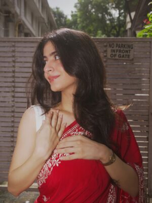 Anahita Karanjia Instagram - gallivanting through the colony in my mum’s gara on Navroze morning - this was my fav shoot ever. Happy Parsi New Year ❤️
📷: @anmoltawde