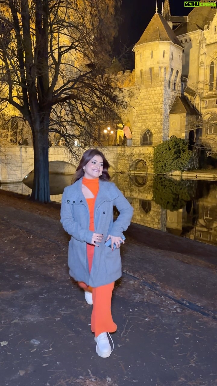 Anam Darbar - 107.2K Likes - kuch toh hua hai 🥰🧡✨

#budapest #bollywood