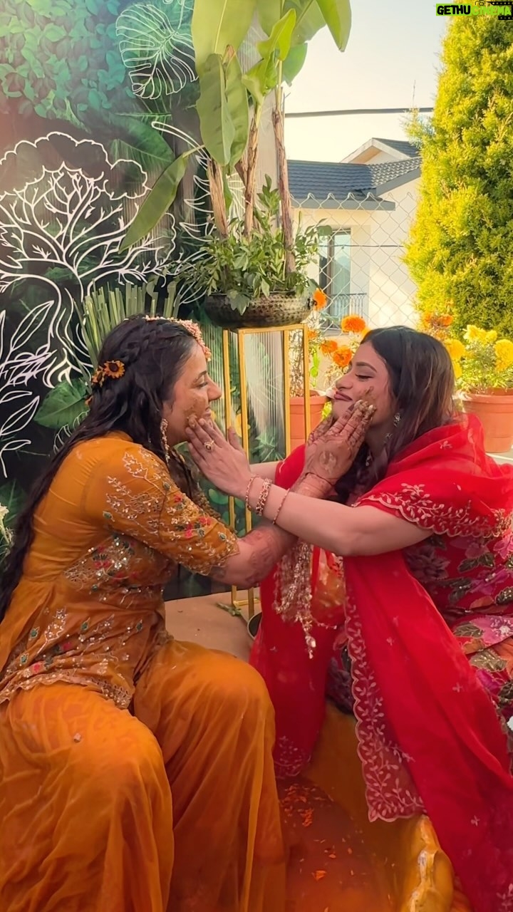 Anam Darbar - 342K Likes - Mrunirudh ki Haldi ✨💛

vlog link in my bio ❗️

#haldiceremony #wedding